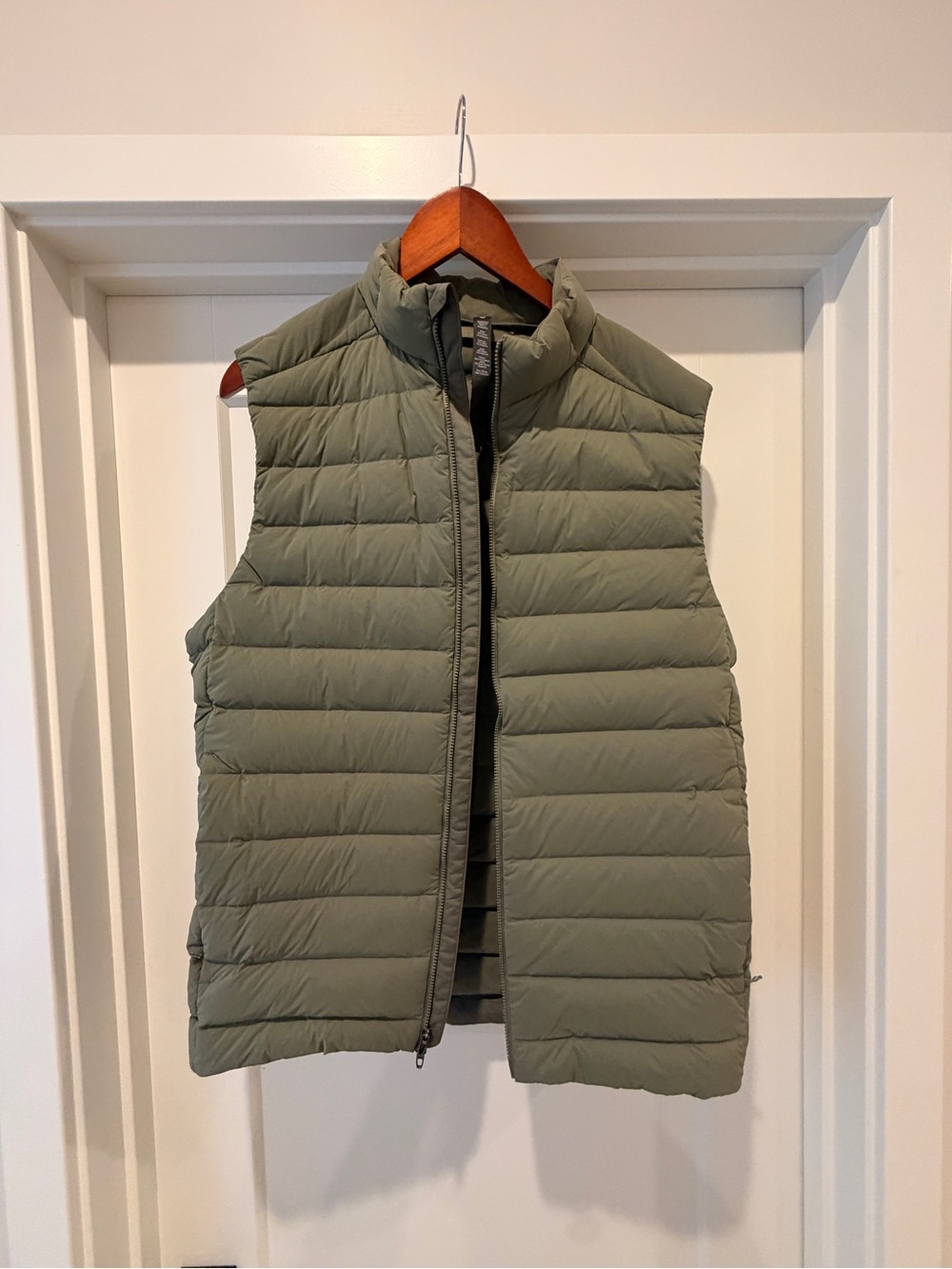 lululemon athletica Men's Quilted Puffer Vest - Olive Green